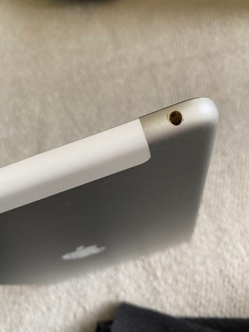 iPad 第6世代　32ギガ　キャリアKDDI