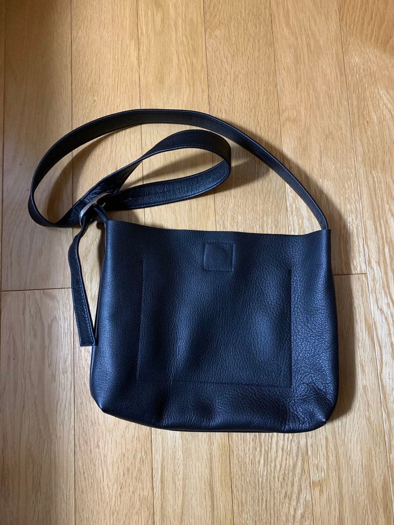 ATELIER 4.5 黒 レザー ショルダーバッグ