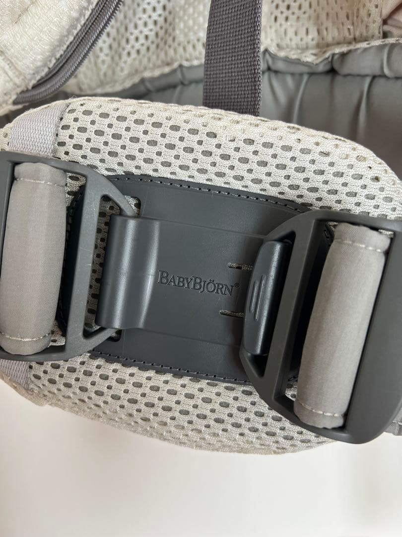 ベビービョルン　抱っこ紐　ハーモニー　クリーム　メッシュ