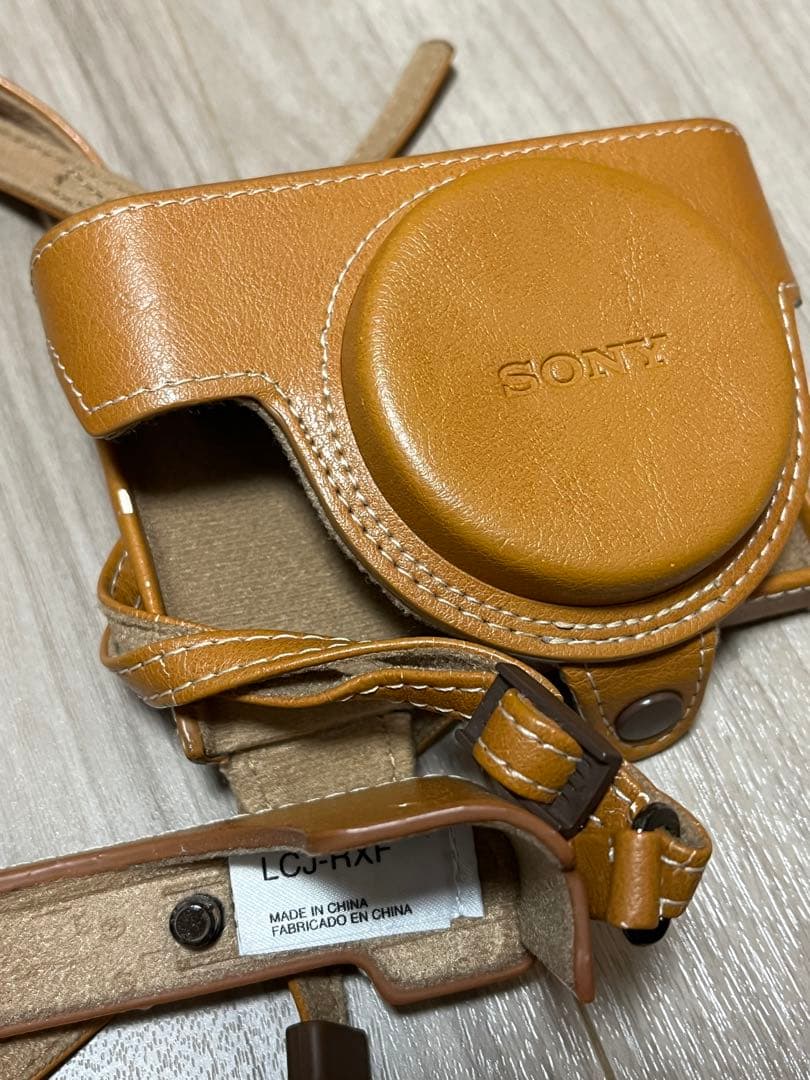 純正ケース、箱・説明書・予備バッテリー付Cyber-shot DSC-RX100