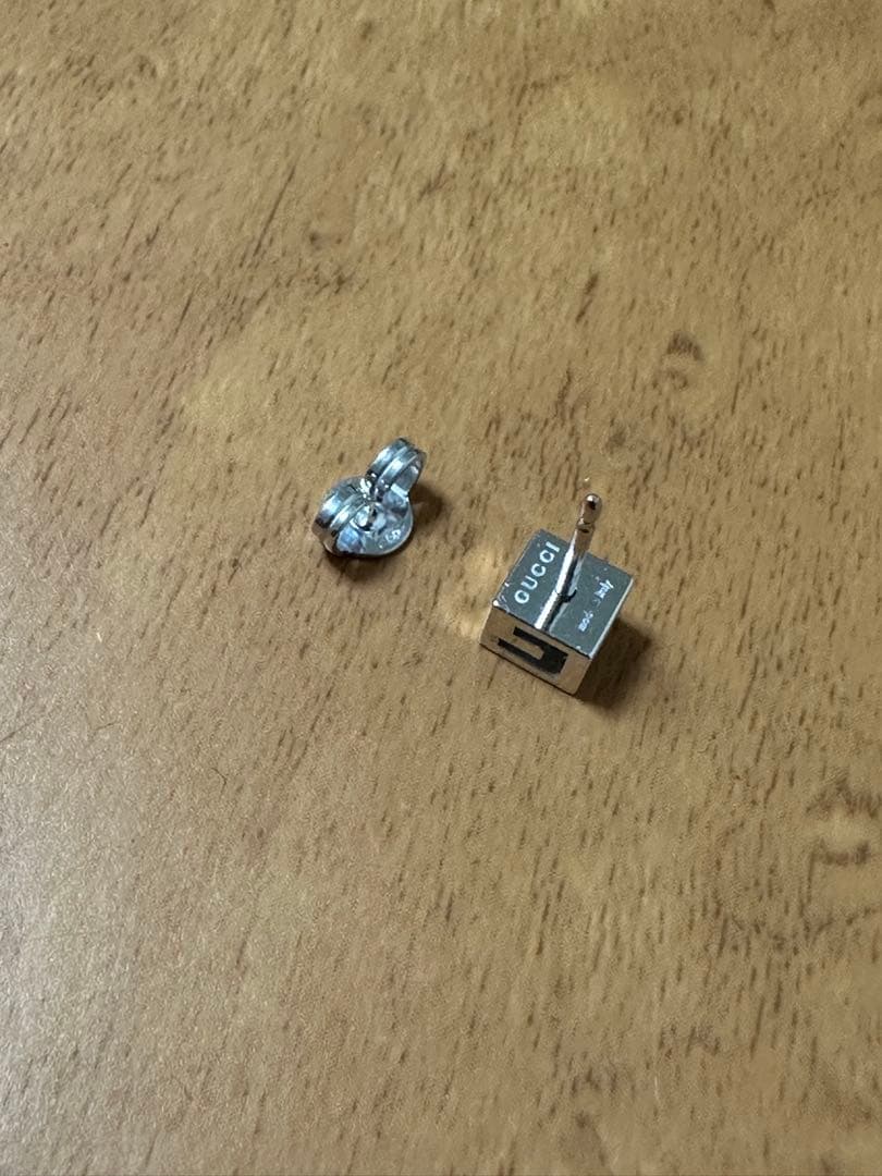 GUCCI ホワイトゴールドピアス 片耳用