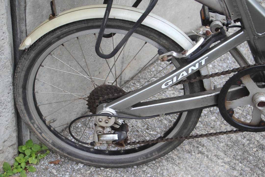 引き取り限定♪人気のGIANT♪HALF WAY♪目立つ片持ち式前後ホイール♪