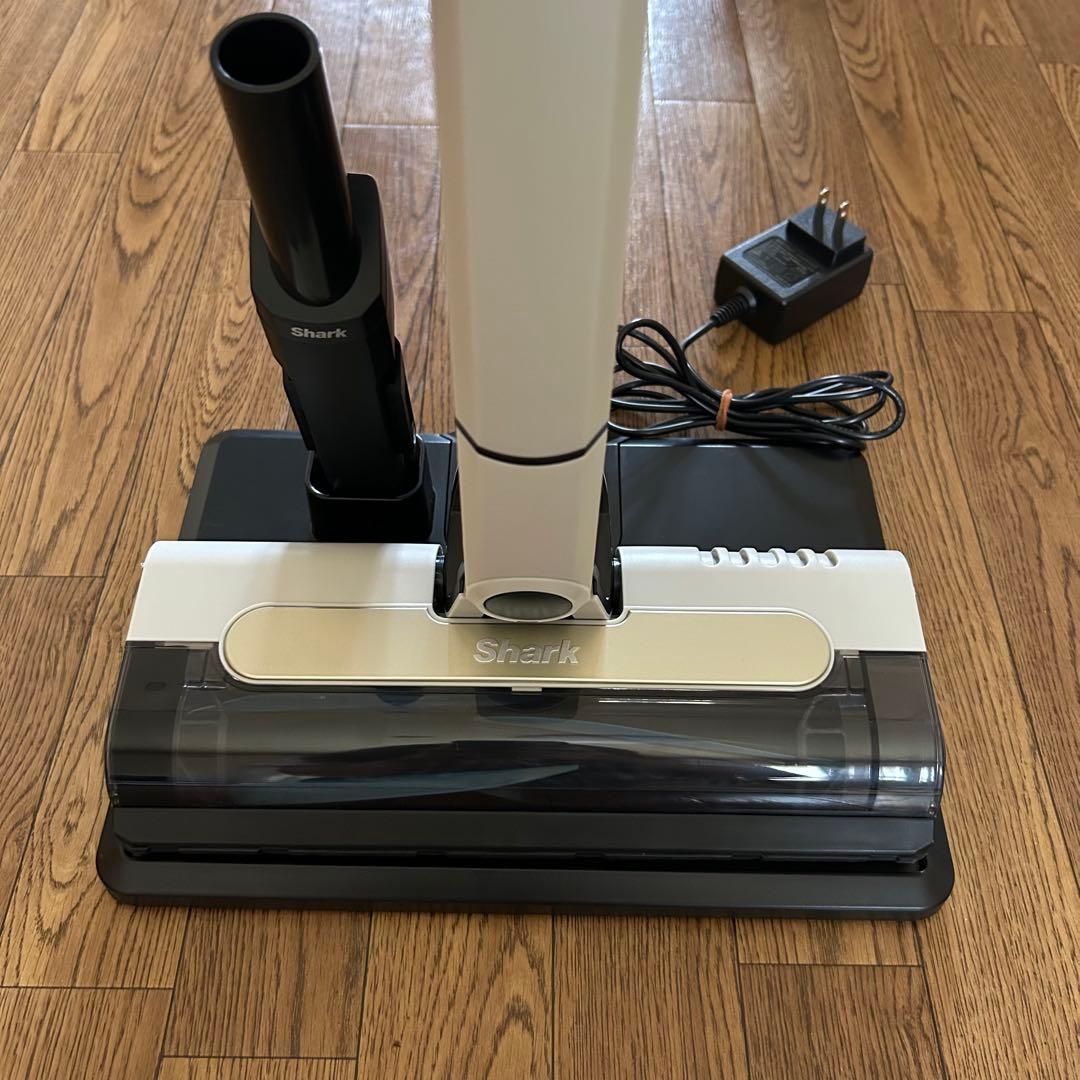 Shark コードレススティッククリーナー　CS100J