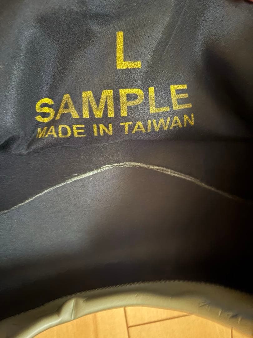 新品訳あり　OPウエットスーツ　レディースL 紺/白