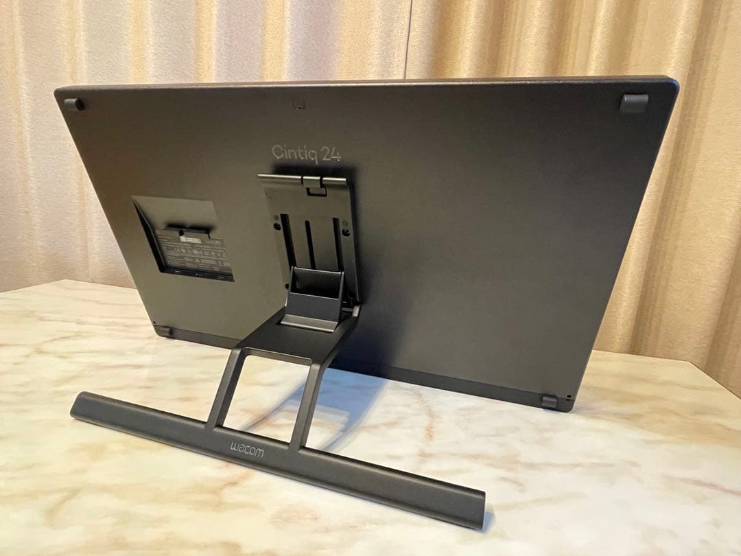 液タブ・ペンタブ Wacom Cintiq24 (DTK-246)