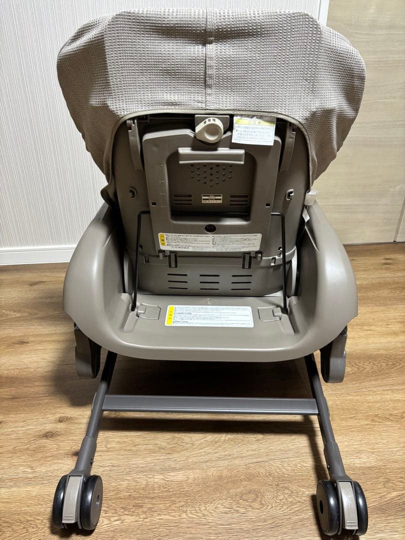 コンビ ネムリラ 手動（洗えるランチトレイ付き）ベビーチェア