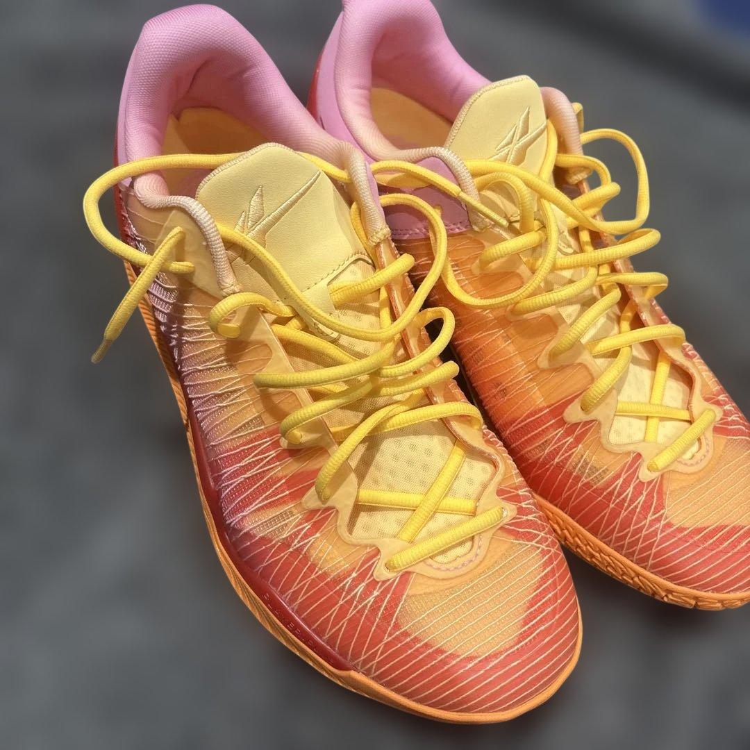 オレンジ/ピンク バスケットボールシューズ