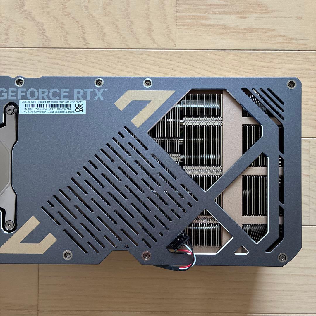グラフィックボード　グラボ 5090 ヒートシンク　ファン　など