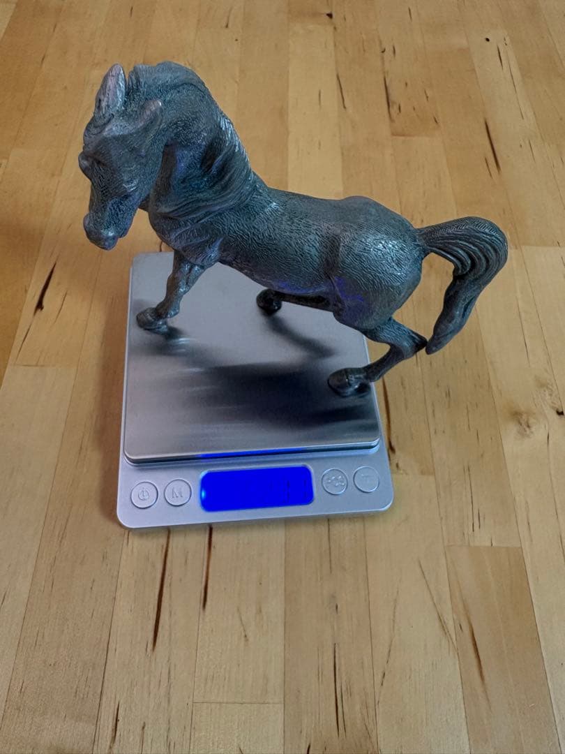 金属　馬　像　　(m