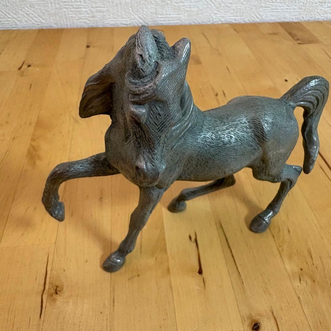 金属　馬　像　　(m