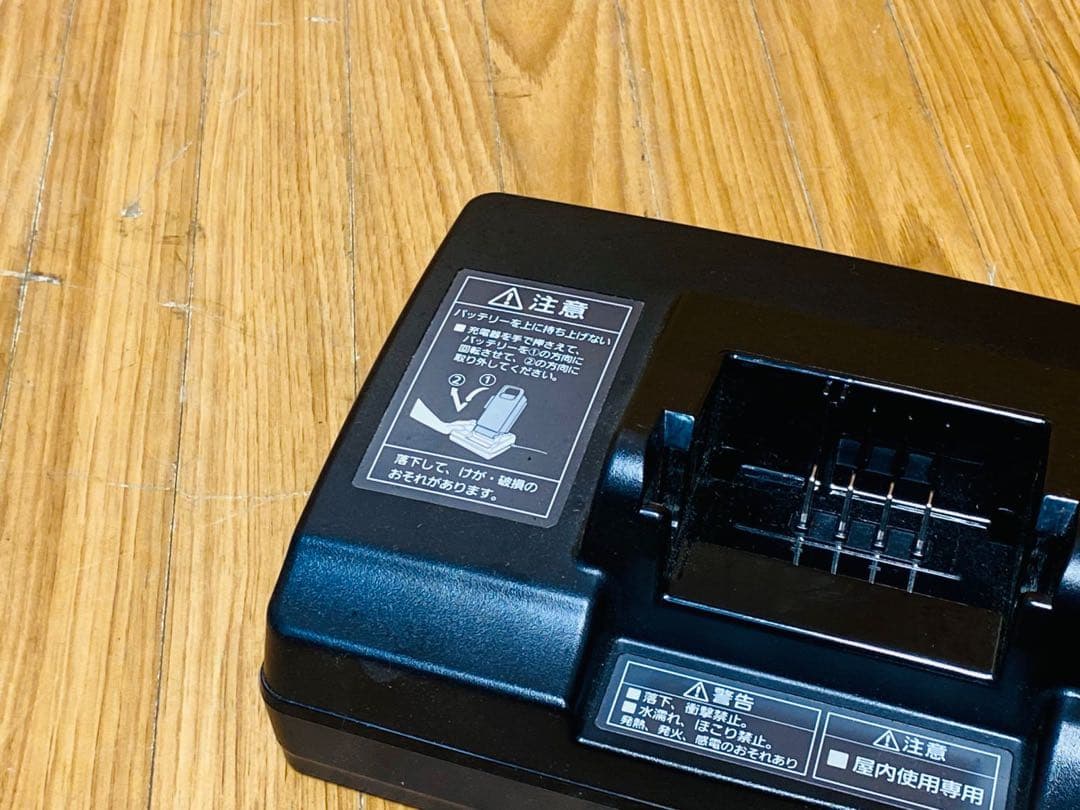 Panasonic 電動自転車用充電器 ブラック NKJ069Z1 中古