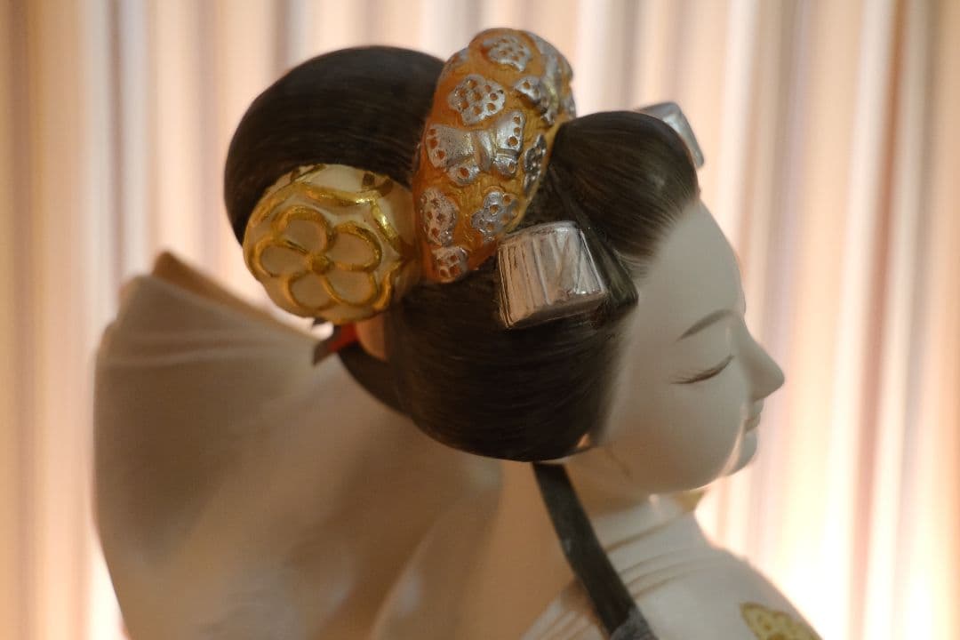 博多人形「あき子作」華 高さ約44cm 台座・木札付き（白地金彩）