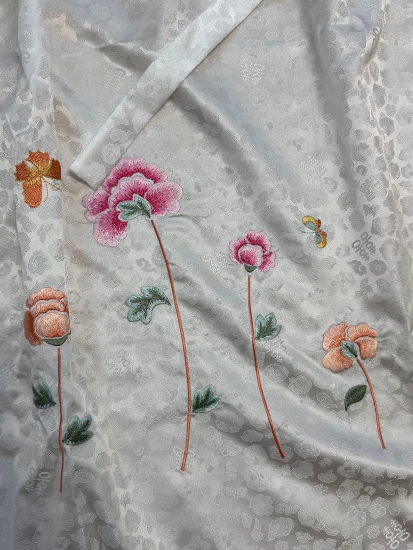 韓国・花柄刺繍ホワイトエプロン