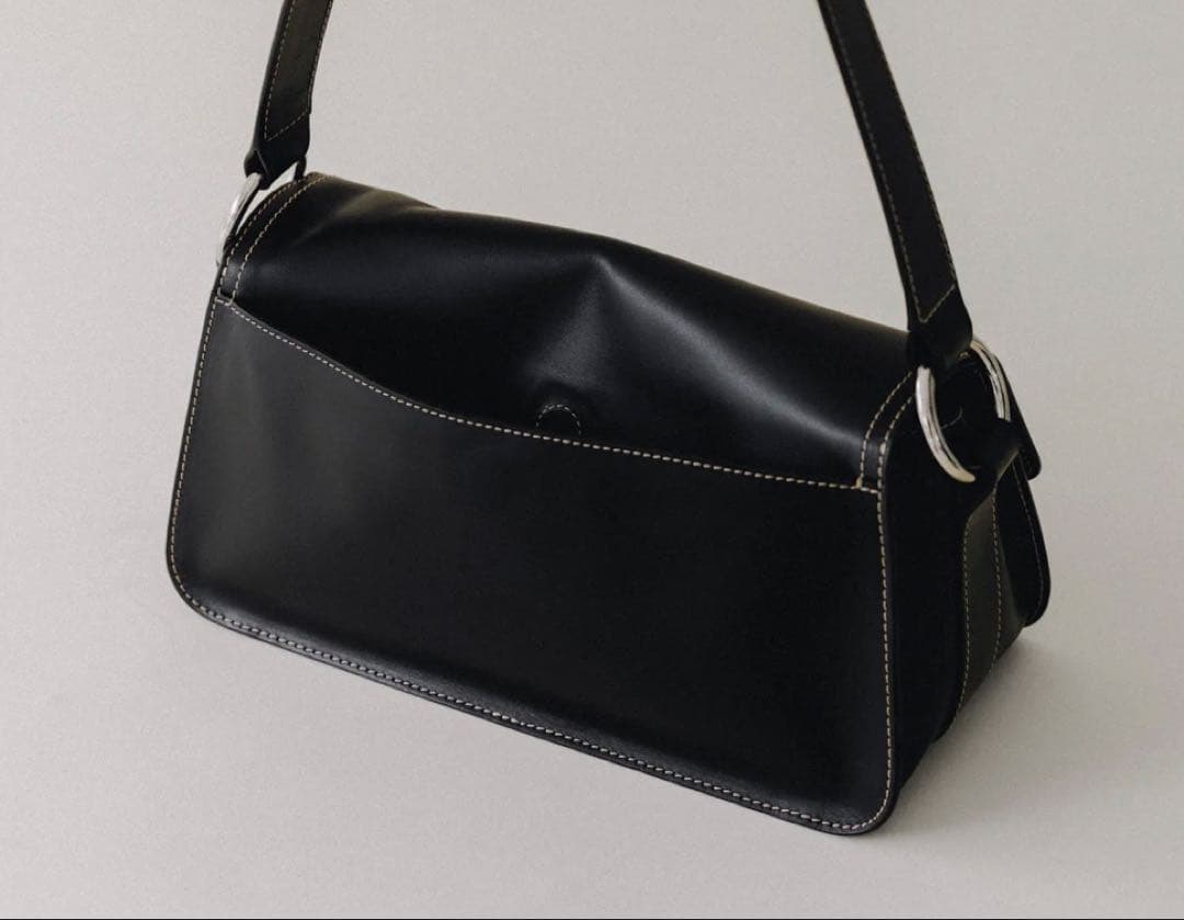 TOUT Y ESTトゥティエ SAC POULIE BLACK美品