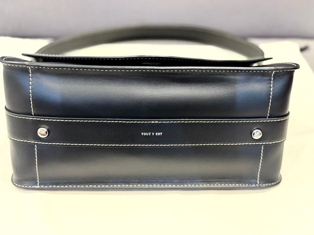 TOUT Y ESTトゥティエ SAC POULIE BLACK美品