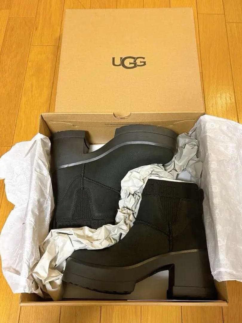 UGG WOMENS MOXY CHELSEA チェルシーブーツ　24cm