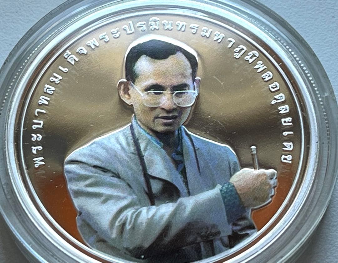 タイ王国 ラマ9世 900バーツ銀貨 記念