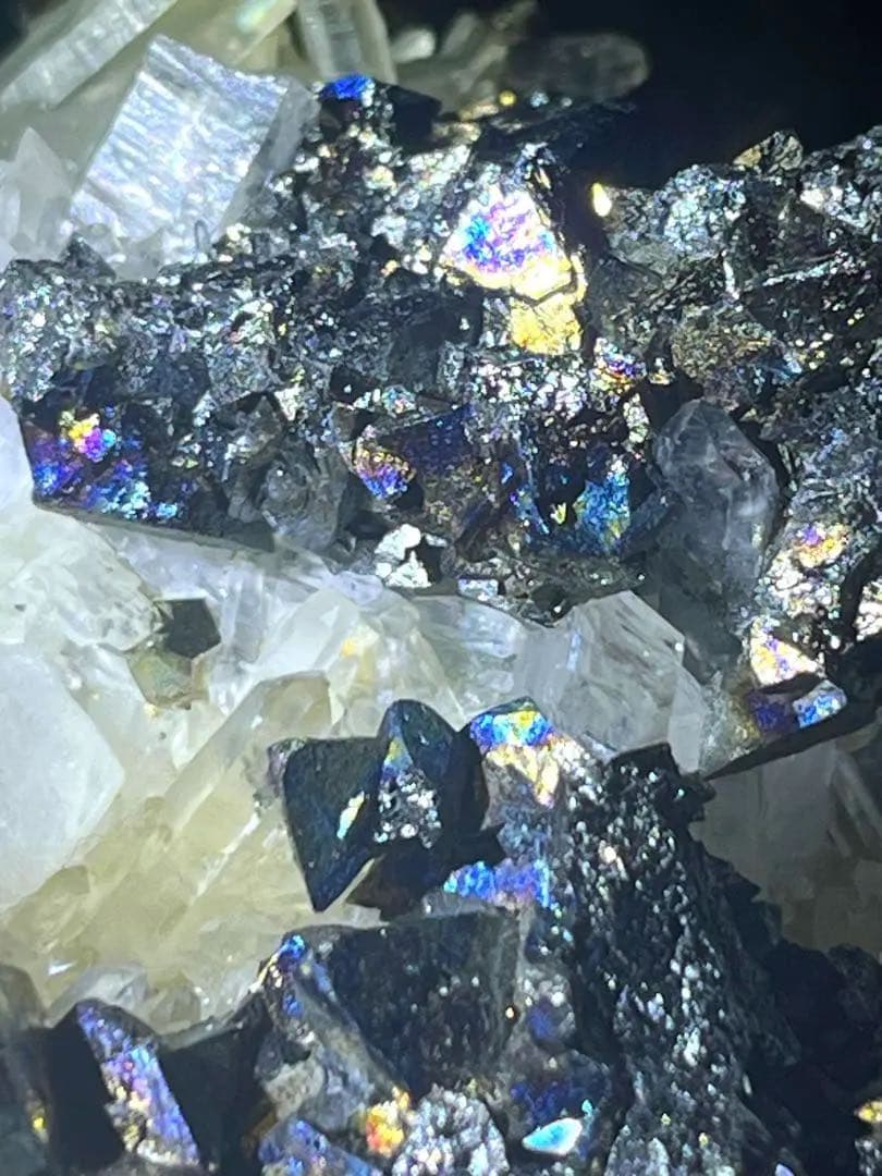 レインボーパイライト　パイライト　水晶　水晶共生　希少　天然石　原石　黄鉄鉱