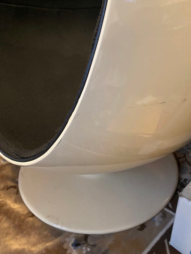 エッグ　ボール　チェア　レトロフューチャー　家具　インテリア　スペースエイジ