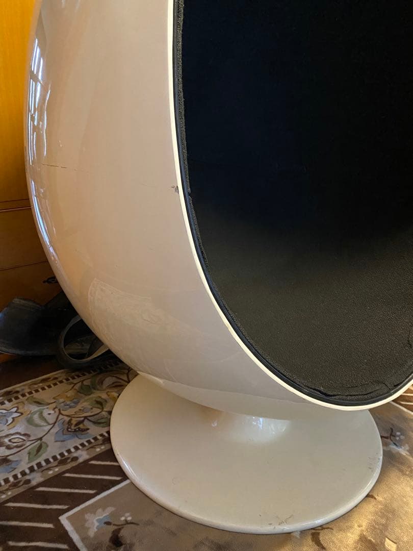 エッグ　ボール　チェア　レトロフューチャー　家具　インテリア　スペースエイジ