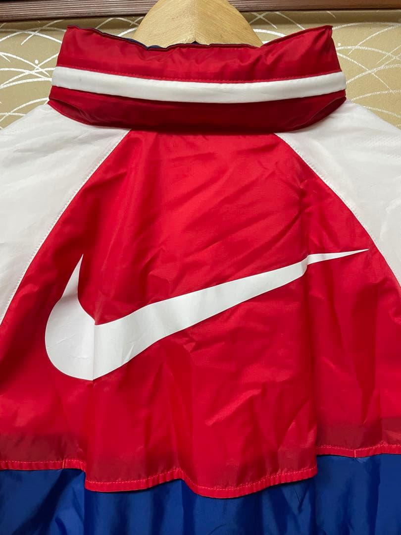 美品　NIKE　ナイロンジャケット 伊澤彩織 まひろ ベイビーわるきゅーれ L