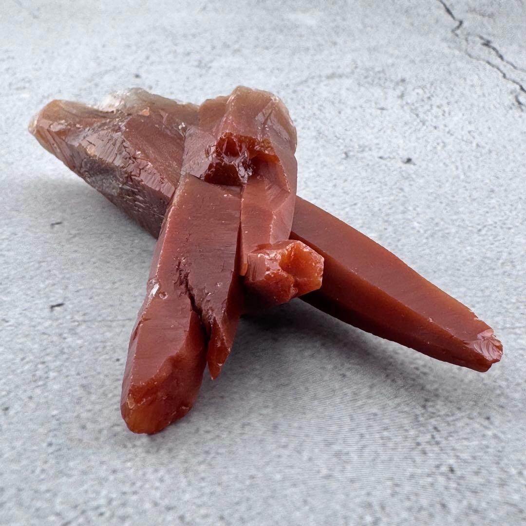 G-61マダガスカル産 赤水晶 クラスター 天然石　レッドクォーツ 希少原石