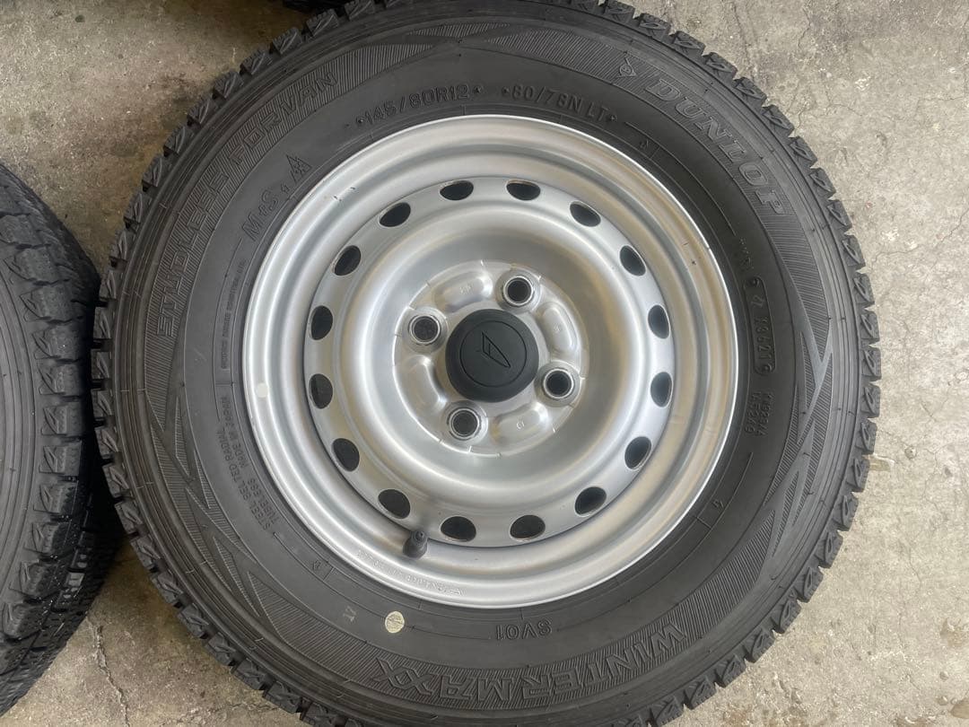 ダイハツ　ハイゼット　スタッドレス　145/80R12. 送料無料「一部地域除く