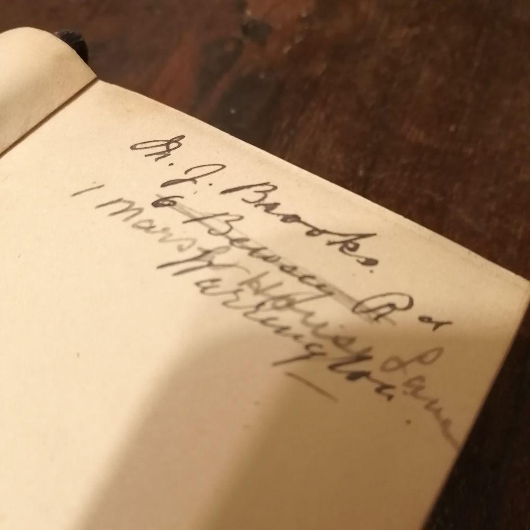 アンティーク 素敵な装丁の小さな祈祷書 ベルベット 十字架☆クロス 聖書☆洋書