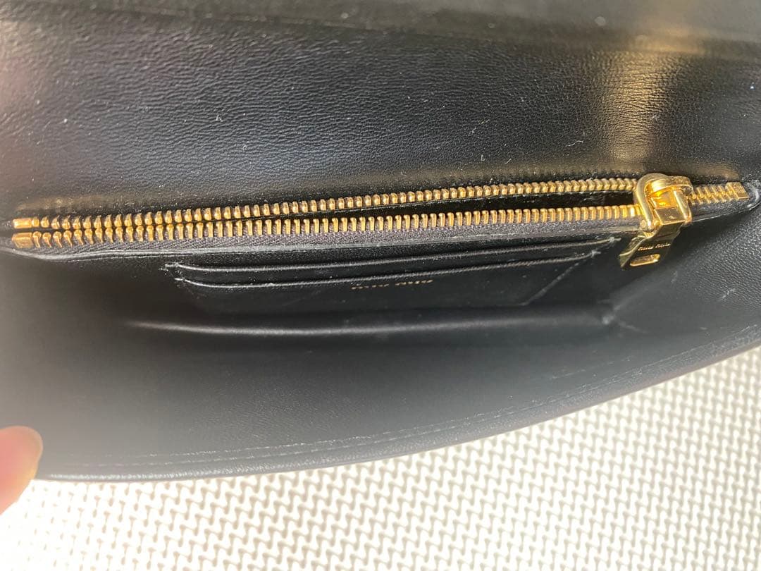 miumiu チェーンウォレット