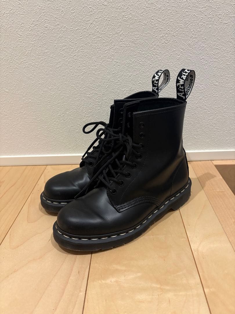 Dr. Martens 1460 ホワイトステッチ 8 ホール ブーツ
