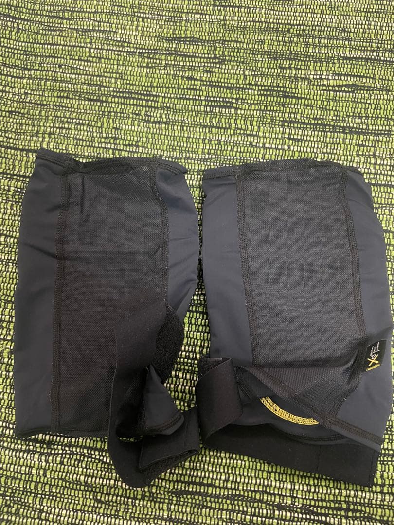 ＜美品＞スノーボード　最強　プロテクター　鎧武者　ひざパット