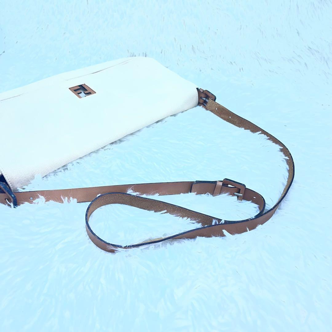 フェンディ ショルダーバッグ キャンバス アイボリー FFロゴ