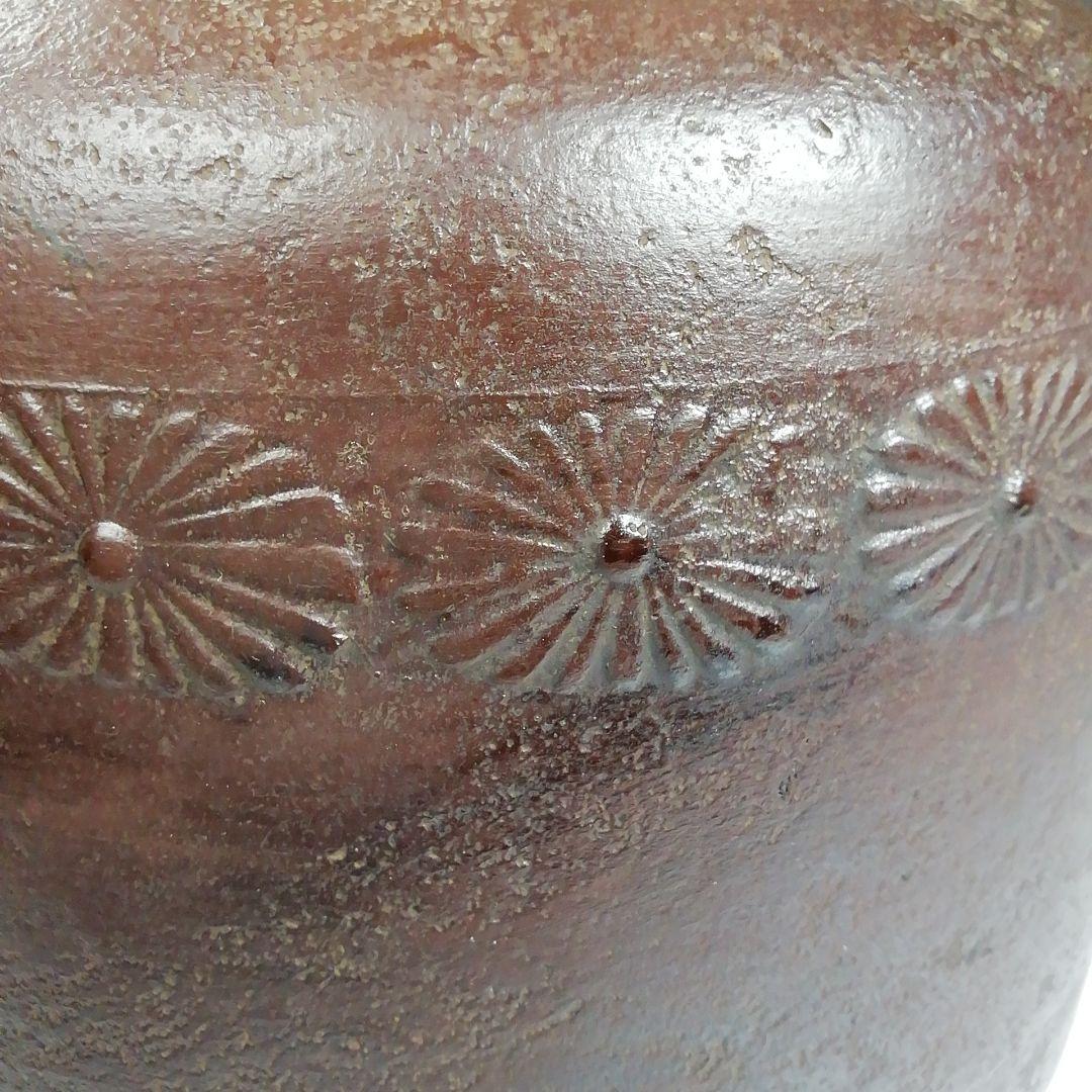 Ｗ１７４　茶釜　『菊文　撫肩丸釜』『釜師　十一代　加藤忠之朗』『鉄釜』　共箱