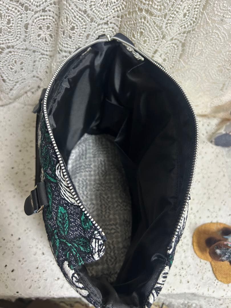 ミナペルホネンハンドメイド　rosyネイビー　本革持ち手，楕円底トートL