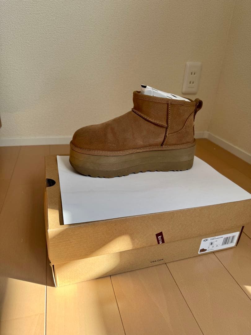 UGG W CLASSIC ULTRA MINI PLATFORM 6号