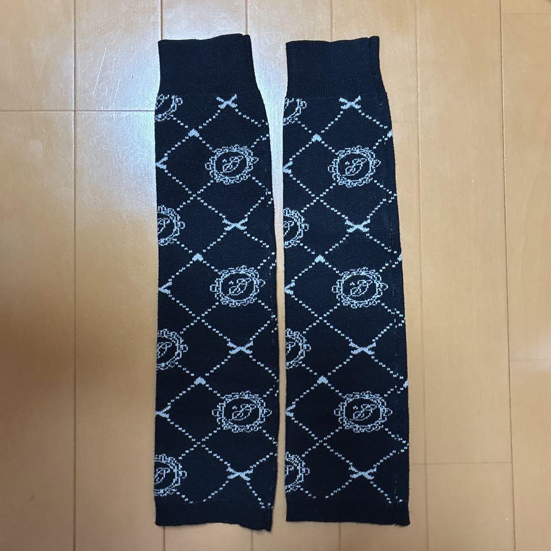 pium モノグラムカットアウトニットワンピ