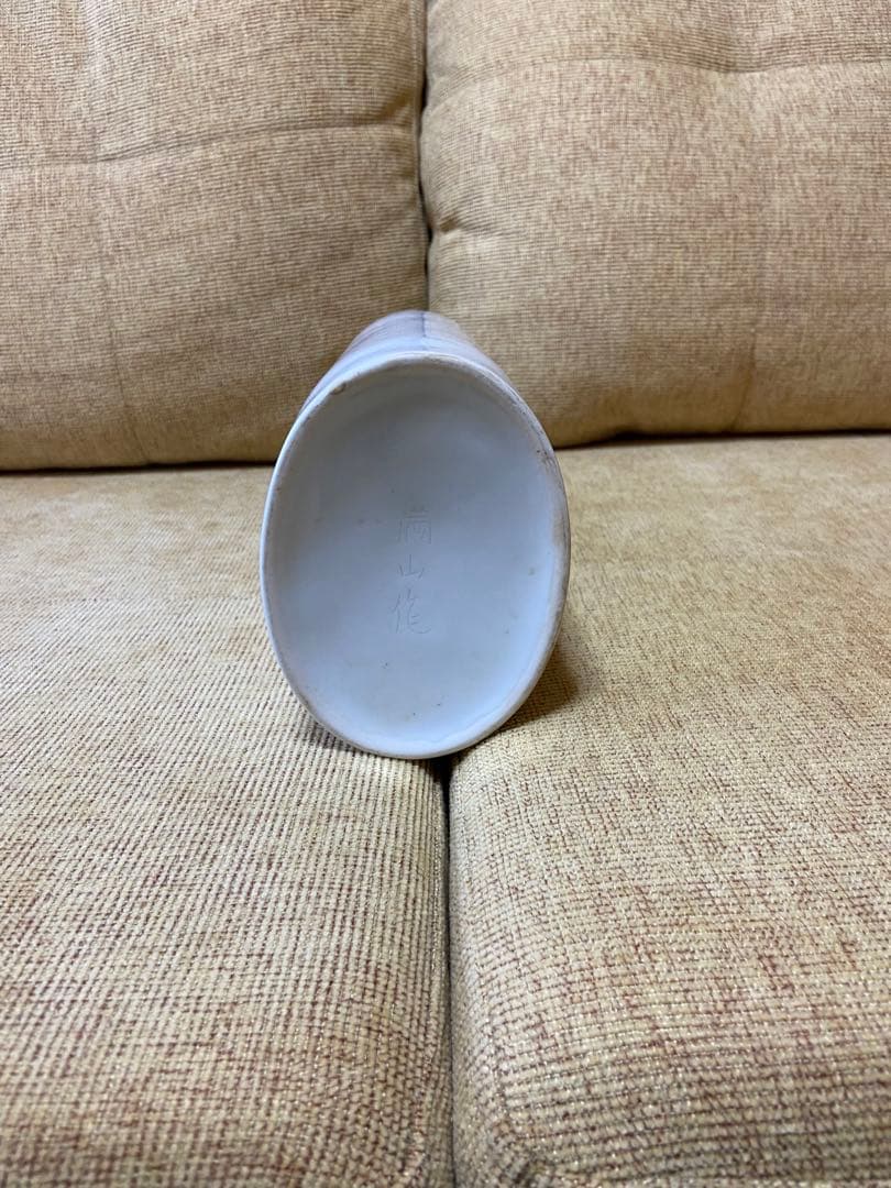 幾何学紋様入り花瓶