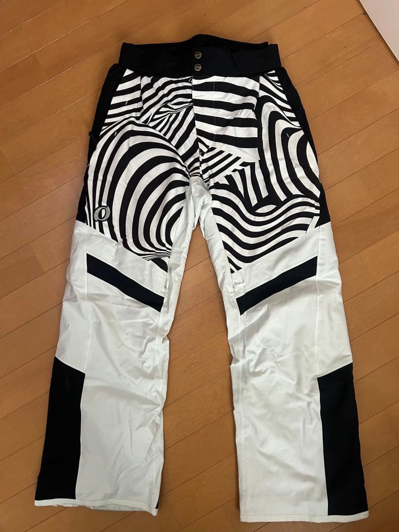 （希少）オンヨネ　スキーウェア 上下M サイズ　ゼブラ柄