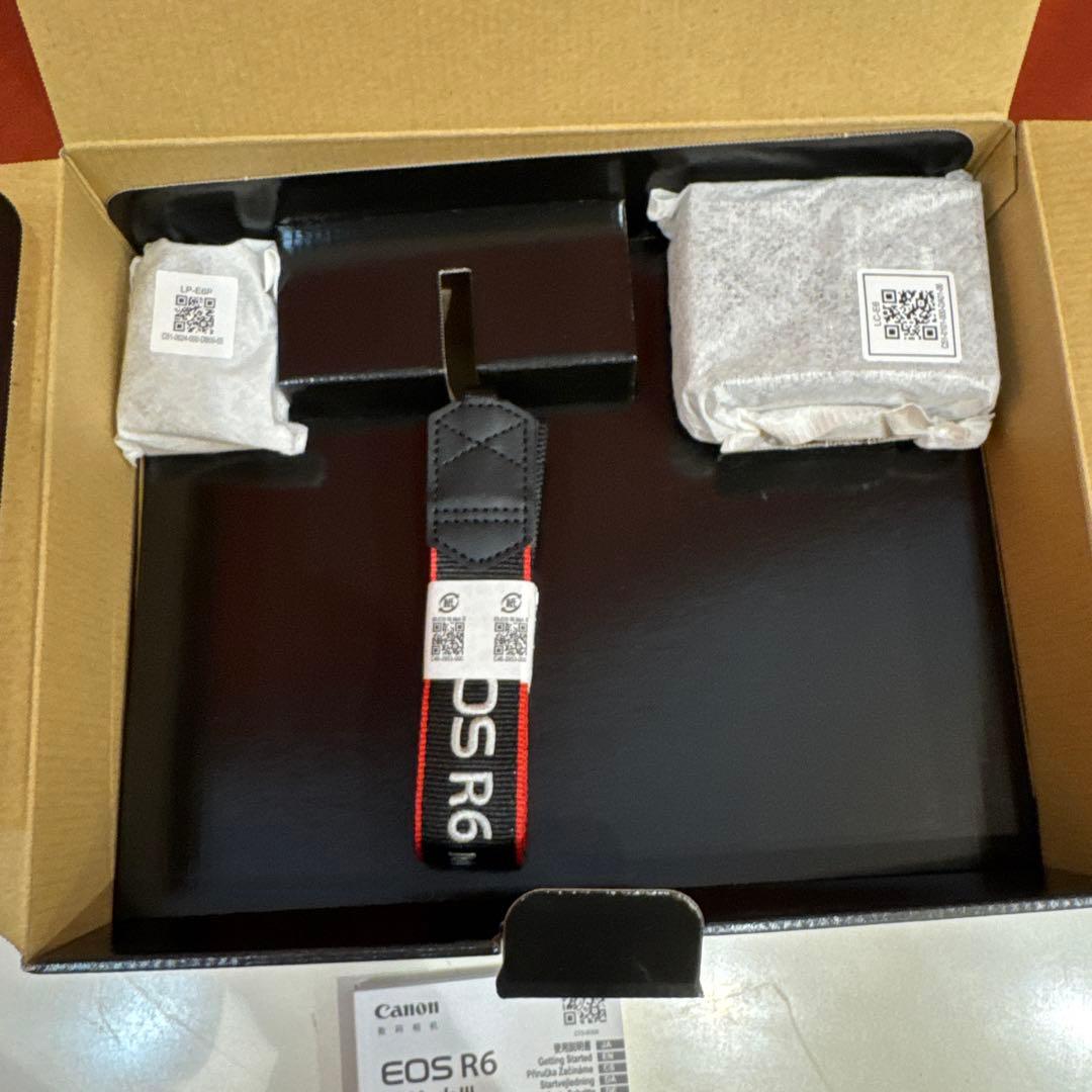 Canon EOS R6 Mark III 最新　ボディ本体未開封　付属品箱あり