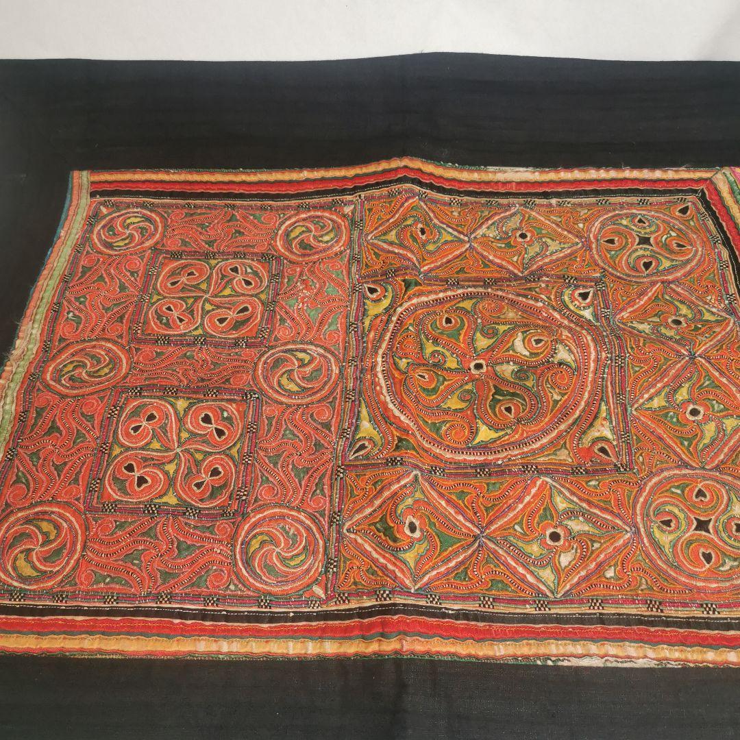 中国貴州省 ミャオ族 手刺繍 古布 藍染の縁布 希少 ヴィンテージ品