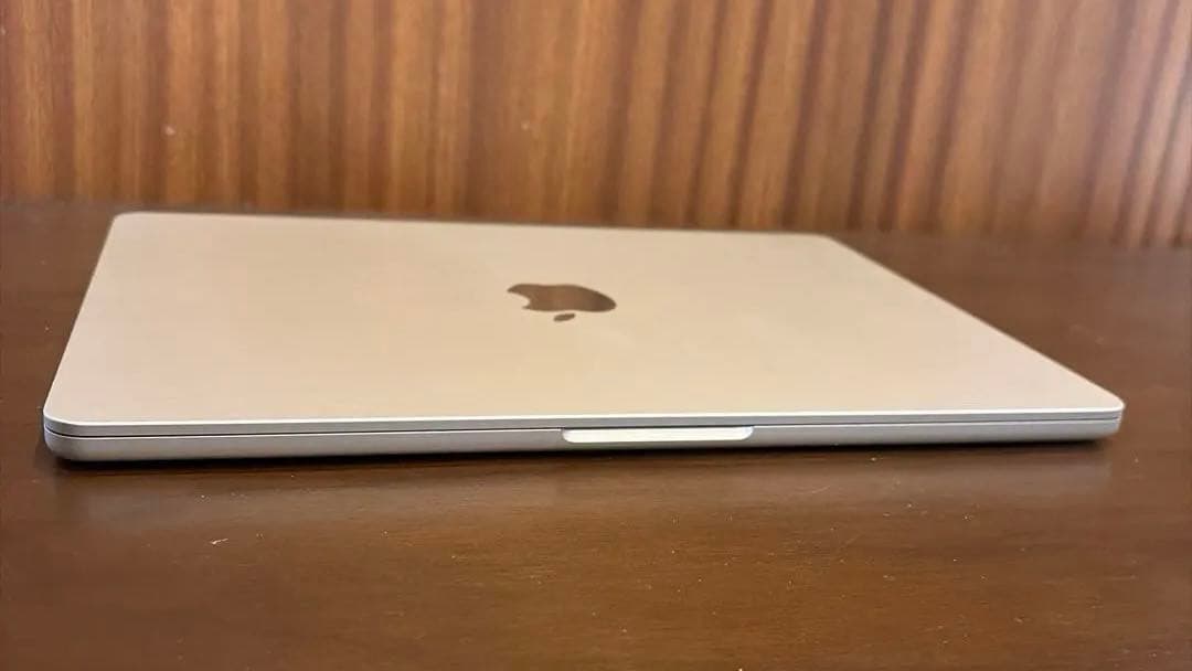 ほぼ未使用　MacBook Air 2022 M2モデル 8GB/512GB