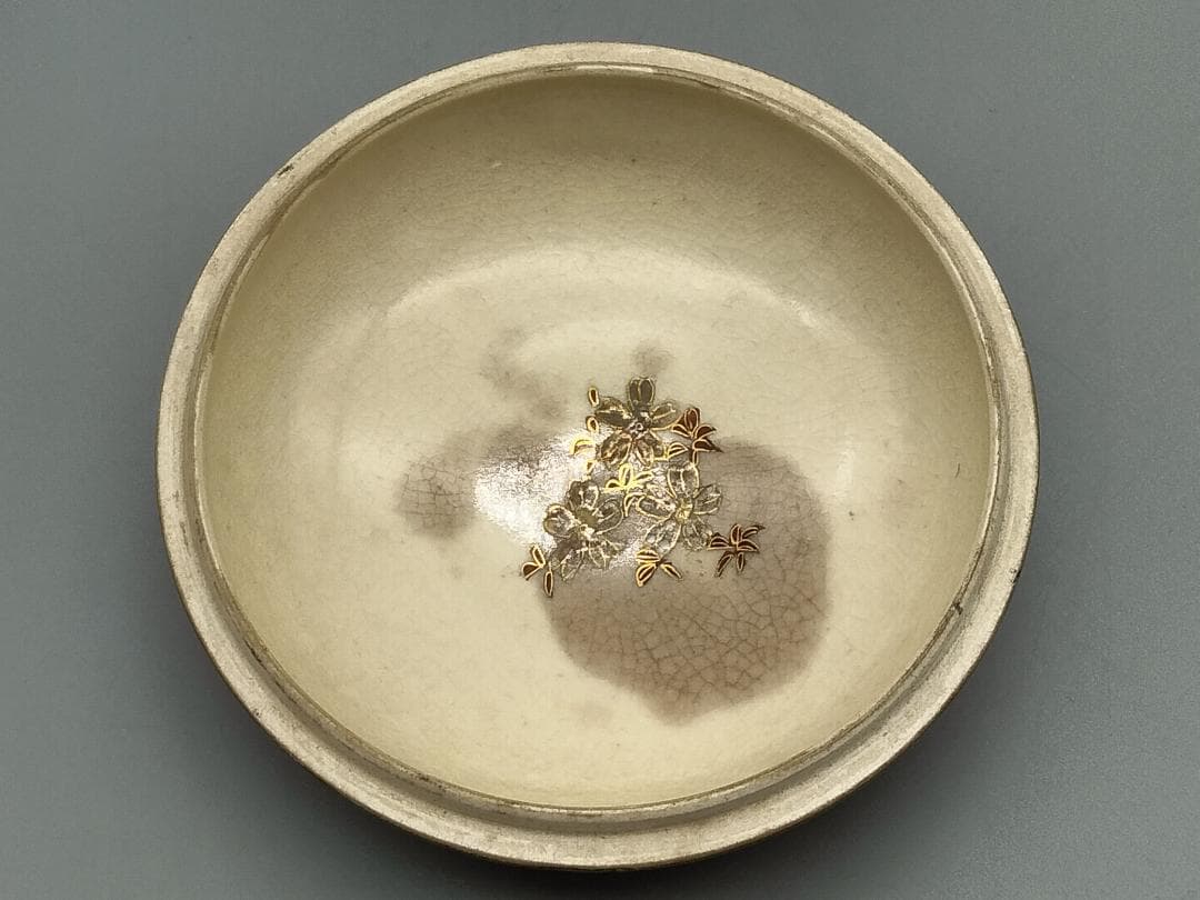 珍品（写真：No.2）！！　嫁入道具　合子　　京焼？　薩摩焼？三人唐子図合子
