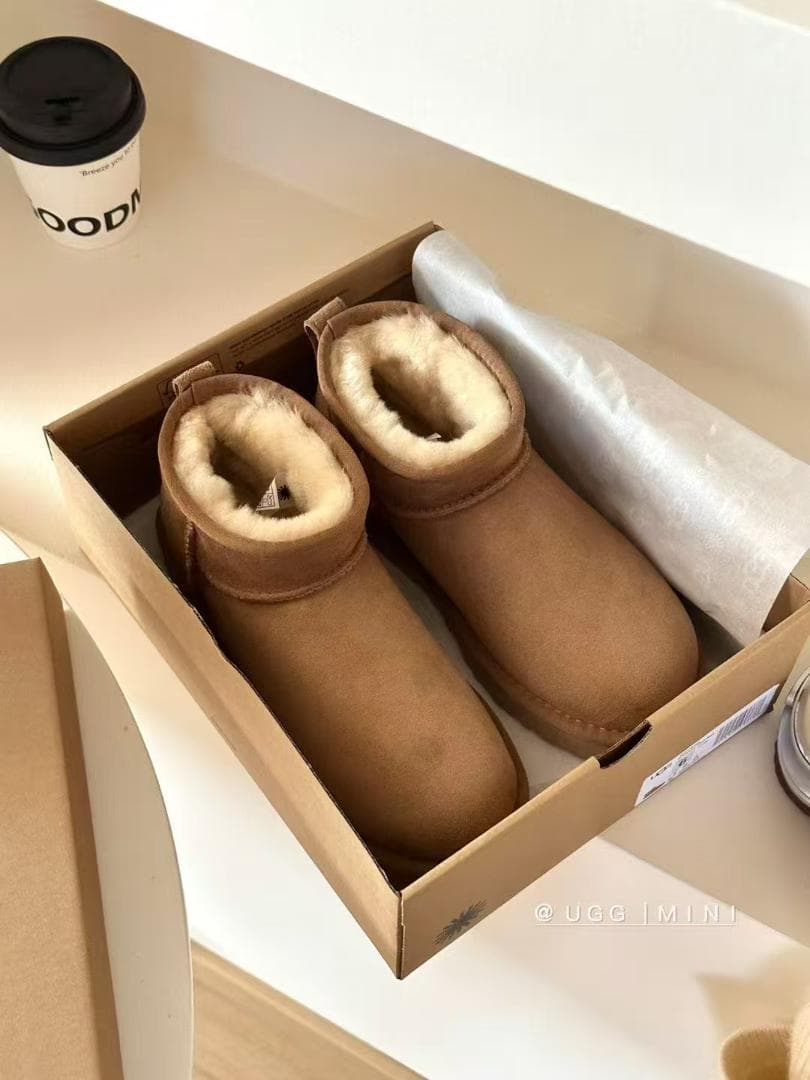 UGG>クラシック ウルトラ ミニ ブーツ 24cm