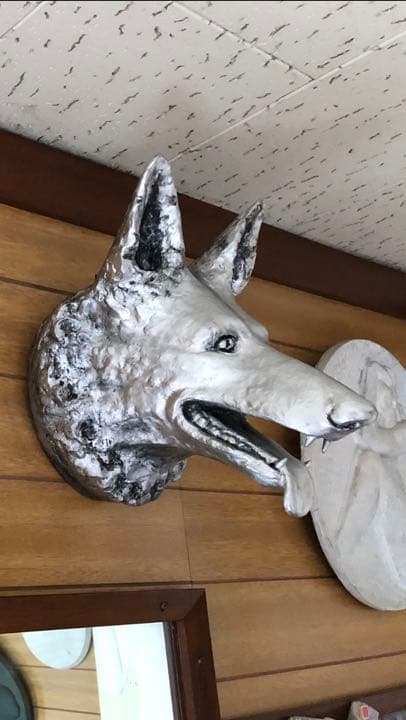 今村三郎作品 [シェパード犬] 石膏彫刻 10万円。