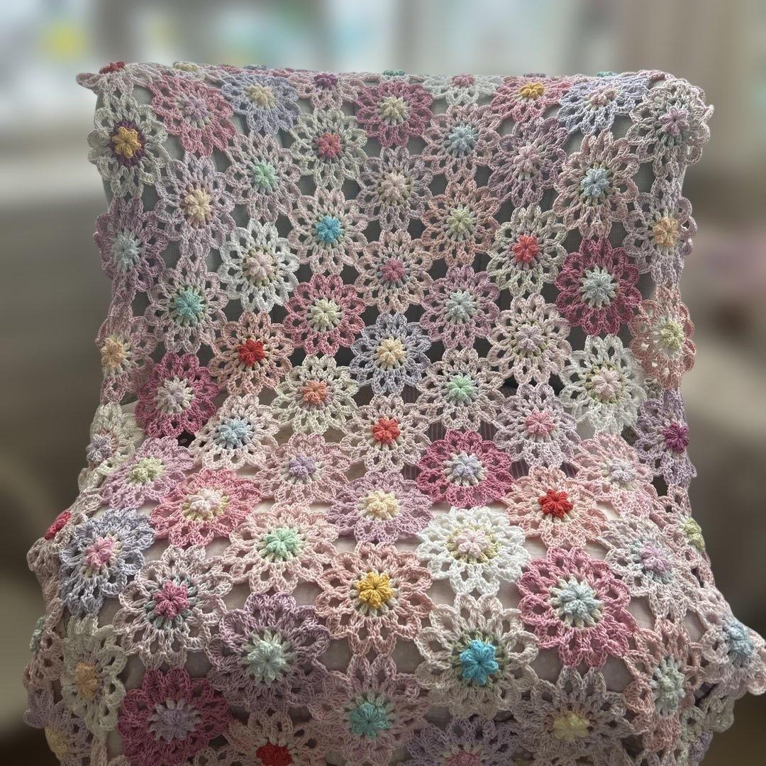 かぎ針編み お花のモチーフ編み　ブランケット　マルチカバー　手編み ピンク