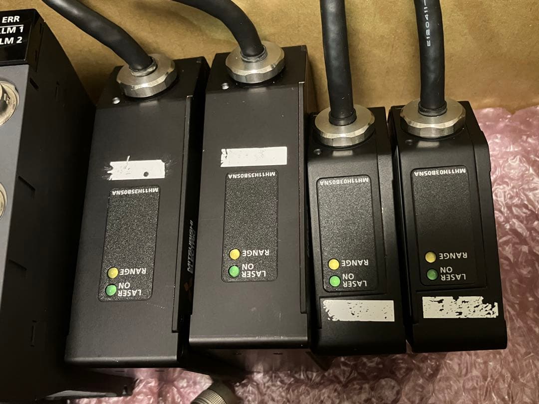 三菱電機　レーザ変位センサコントローラユニット　2セット4入力分