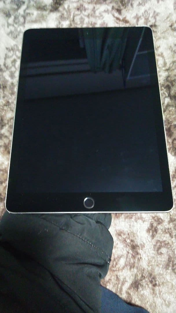 「画面傷無」Apple iPad Air 第2世代 9.7インチ シルバー 本体