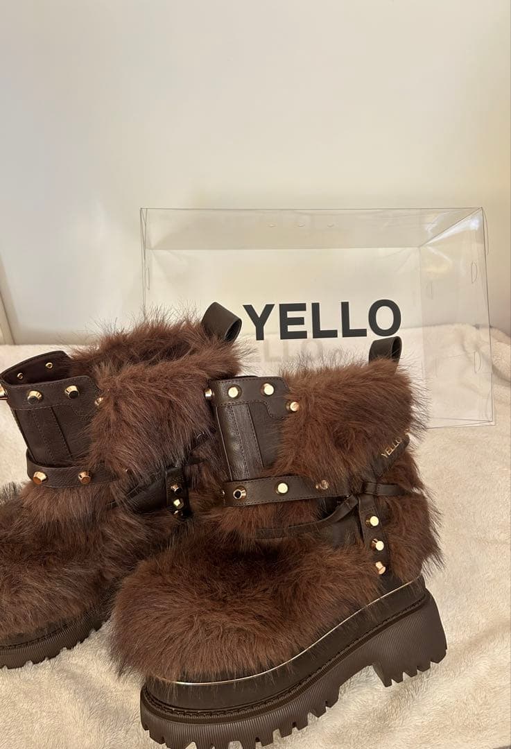 YELLOW 新作ファーブーツ【新品】