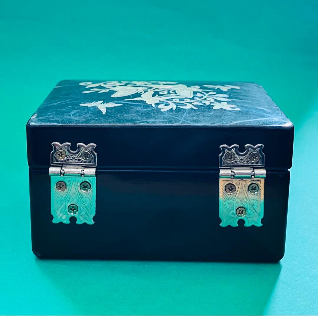 黒い木製 蝶と花のデザイン 宝石箱 貝殻細工 鏡付き 伝統工芸品 ゴージャス