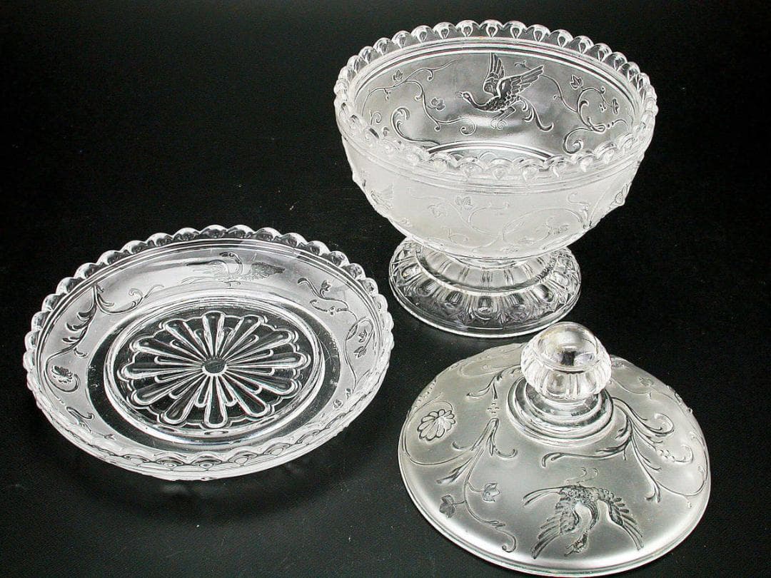 銘品1880年頃製 オールドバカラ ルネサンス様式鳳凰紋様飛鳥唐草紋蓋物